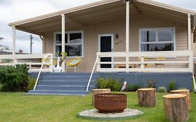 Pebbleton, Retro Riverside Cottage, Tamar Valley